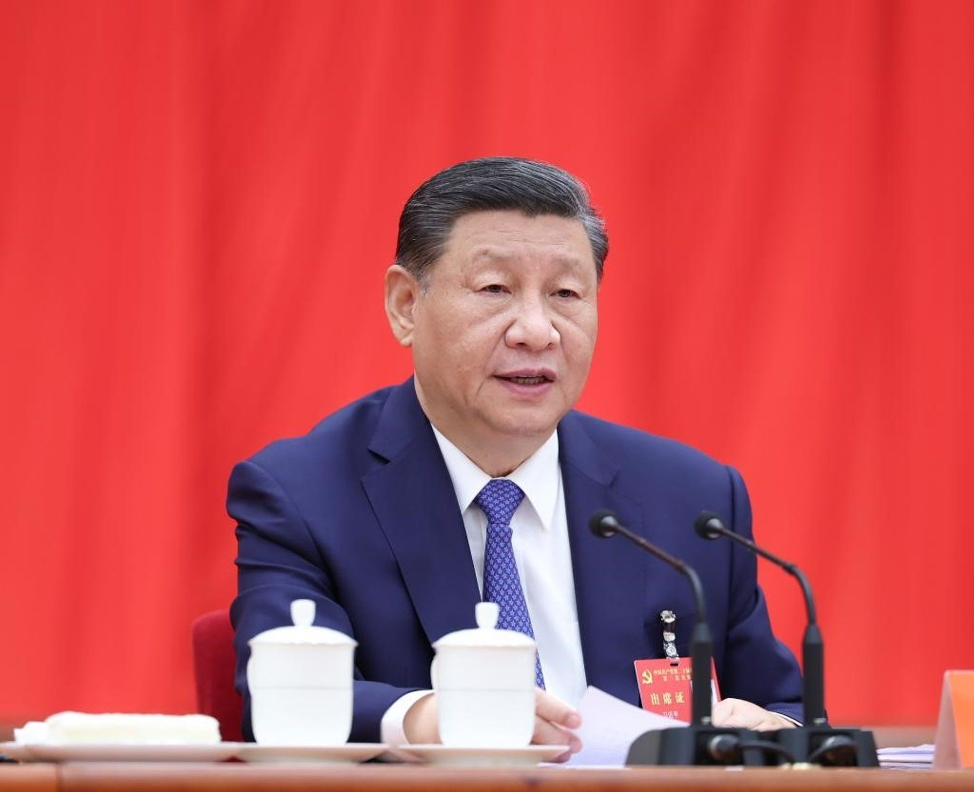 Xi chairs CPC leadership meeting to analyze economic situation, work
