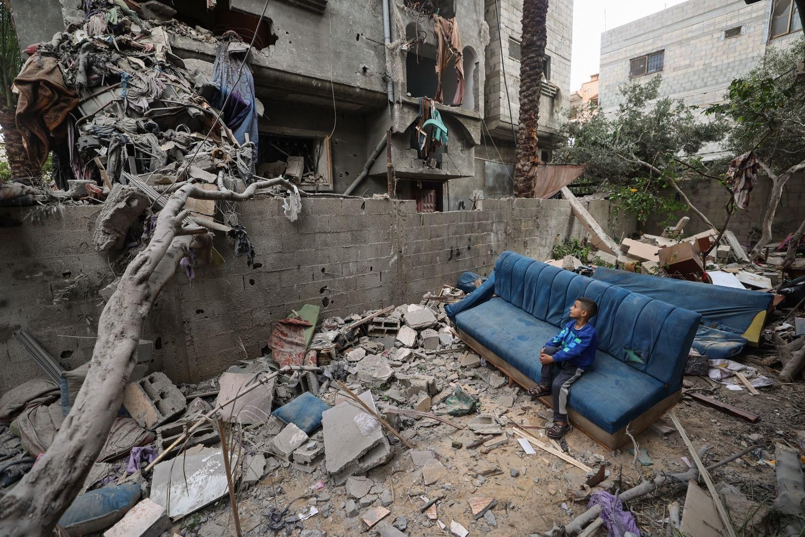 Israeli airstrikes escalate in Gaza amid humanitarian aid pledge