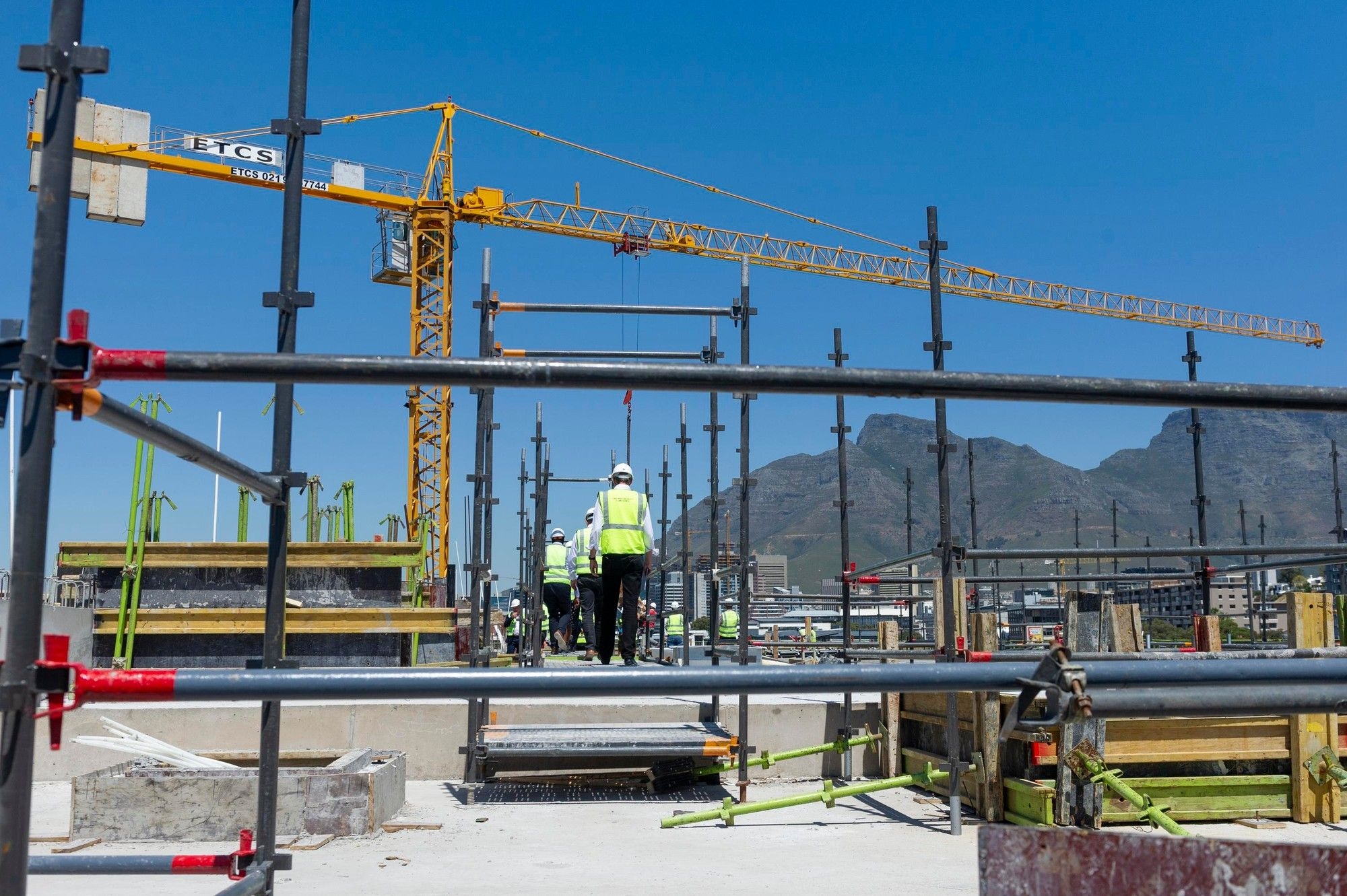 Sharp decline in building confidence index clouds South African construction outlook