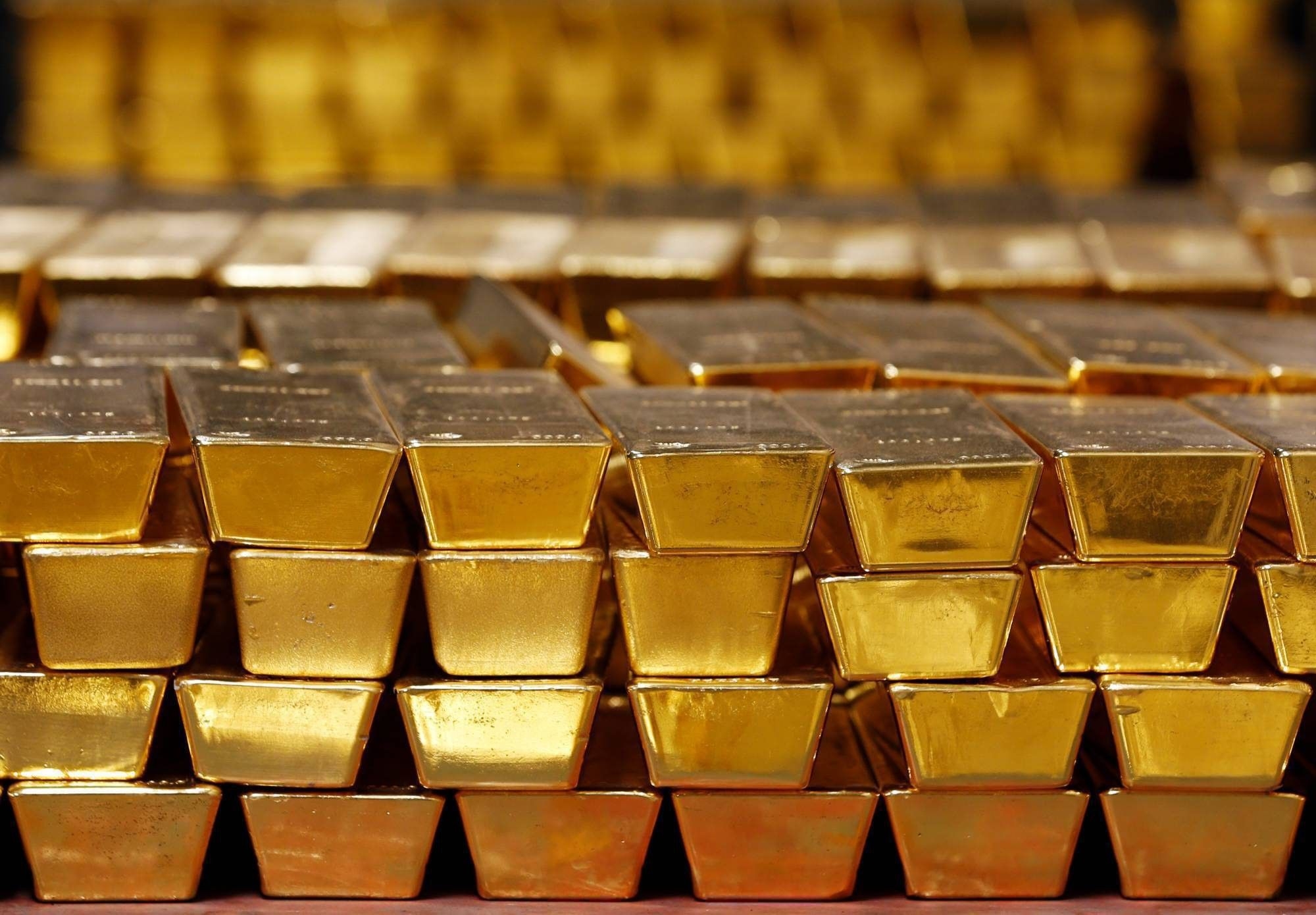 High gold prices may not boost South African producers amid cost pressures, warns Fitch