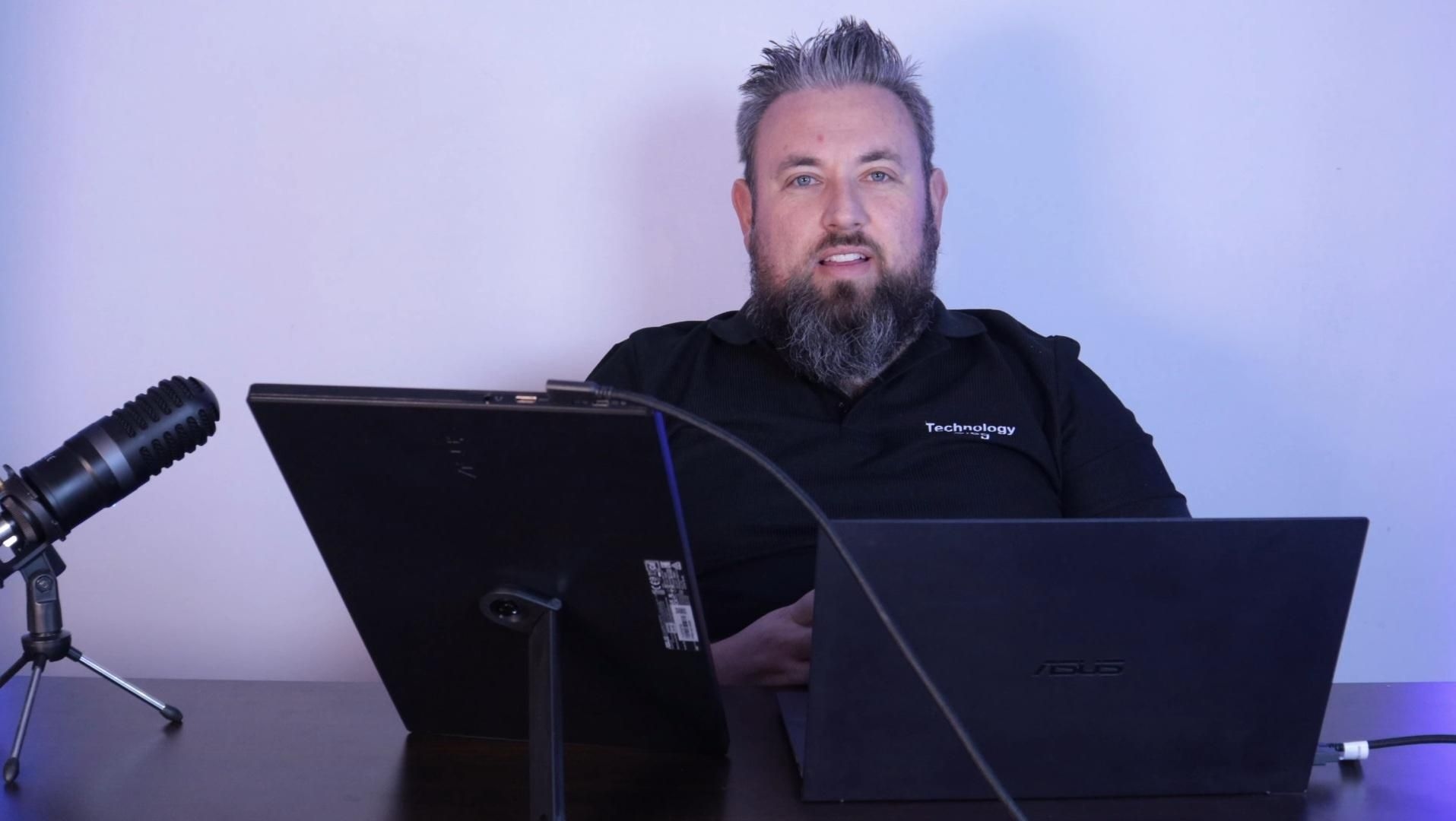 Why the Asus ZenScreen MB169CK is the Ultimate Portable Monitor for On-the-Go Professionals