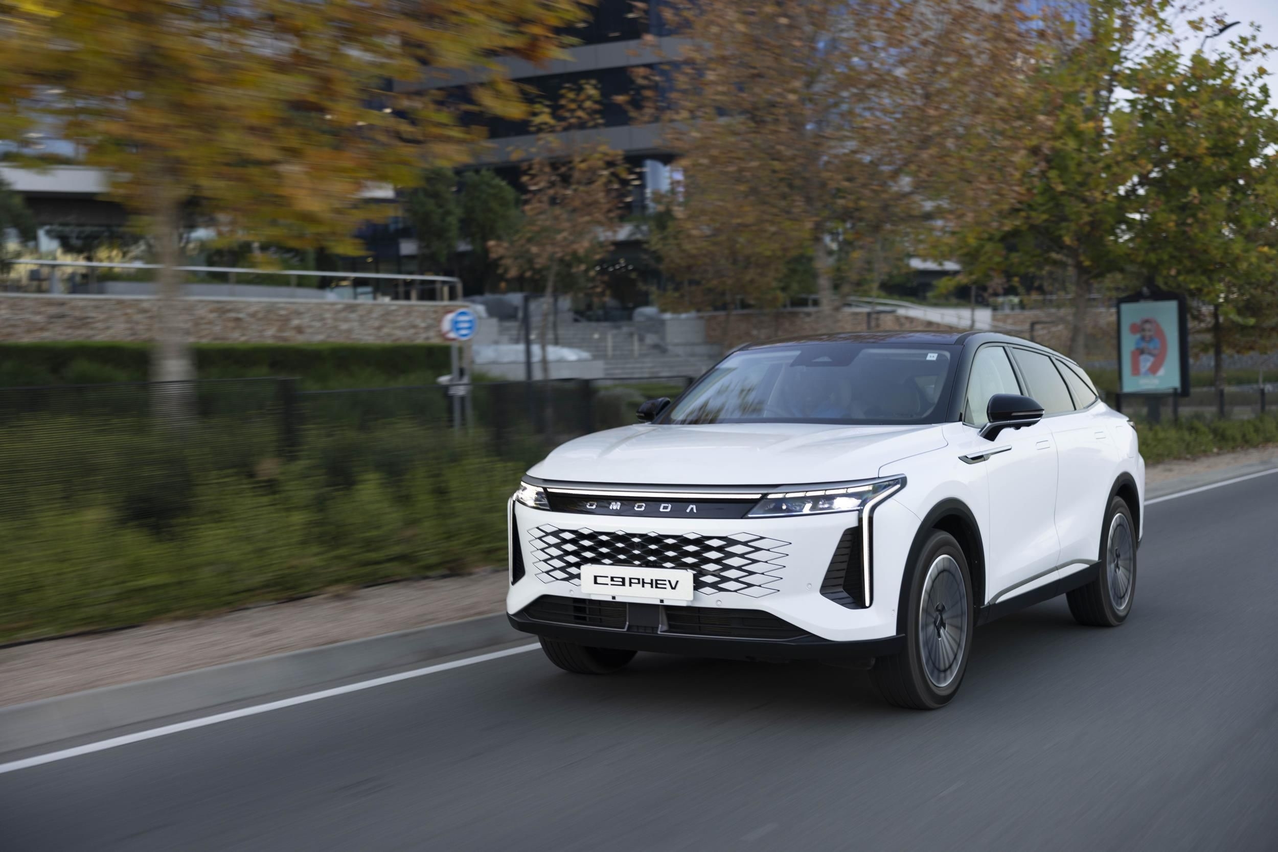Omoda and Jaecoo launch new plug-in hybrids with impressive range and luxury