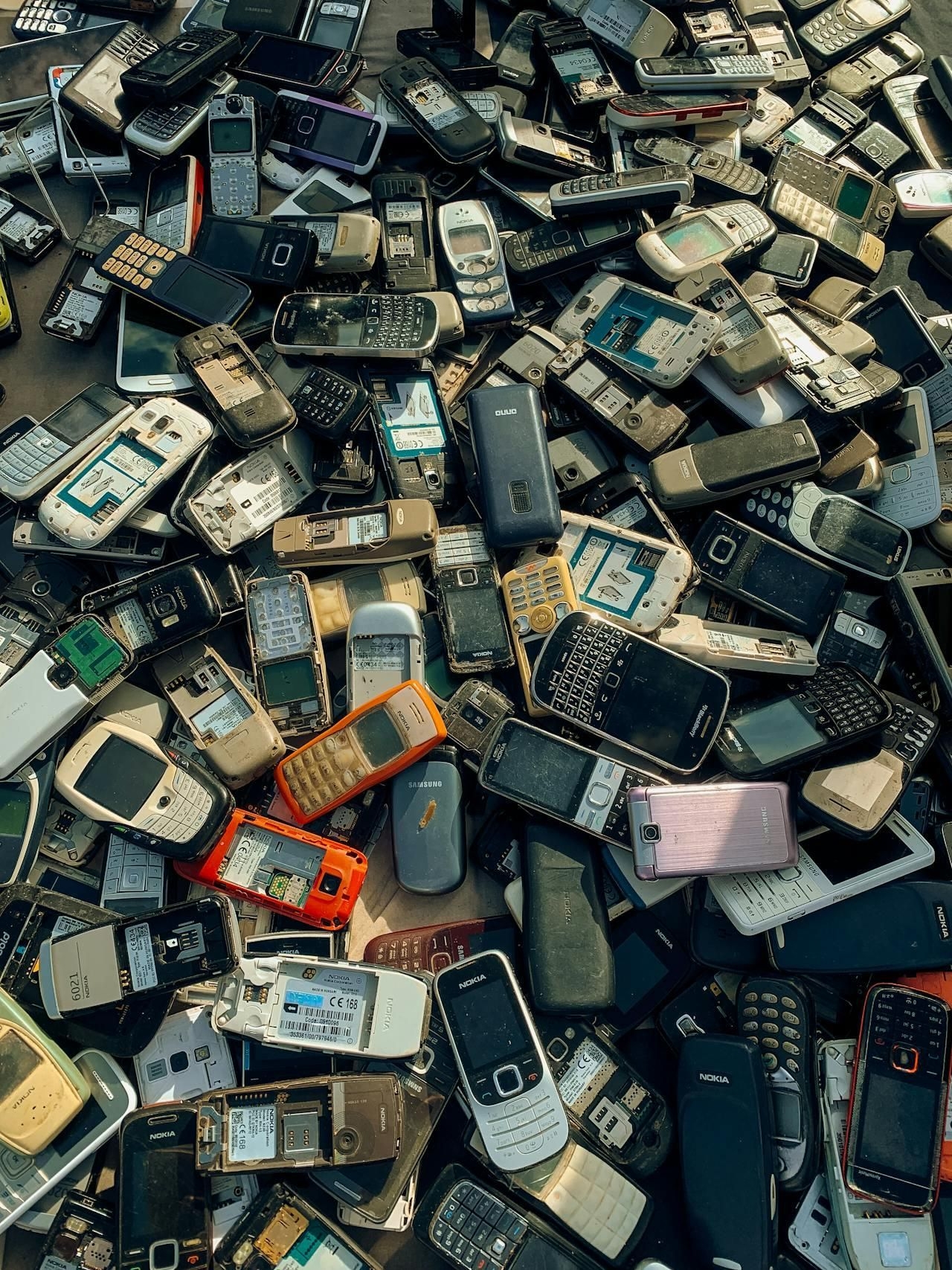 The return of dumb phones: adults and teens ditch easy internet access for mental health