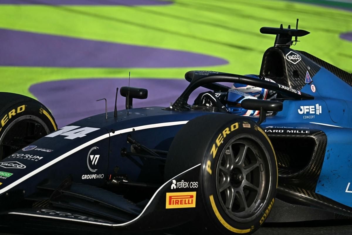 Monaco madness! 11 car pile up at turn 1 in F2