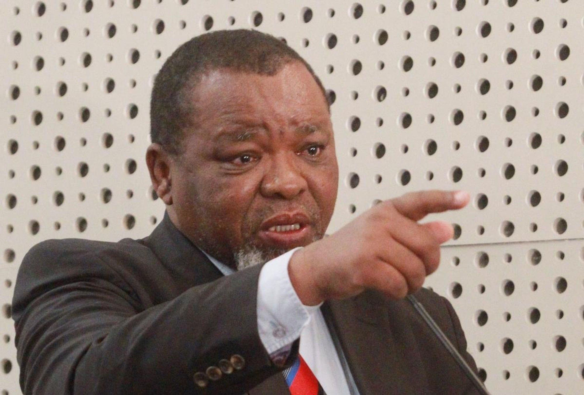 Zondo calls for criminal investigation into Mantashe as he disputes State Capture Report