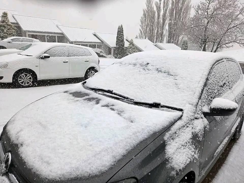 LOOK: Snow blankets parts of SA as cold front continues to bring storms and gusty winds