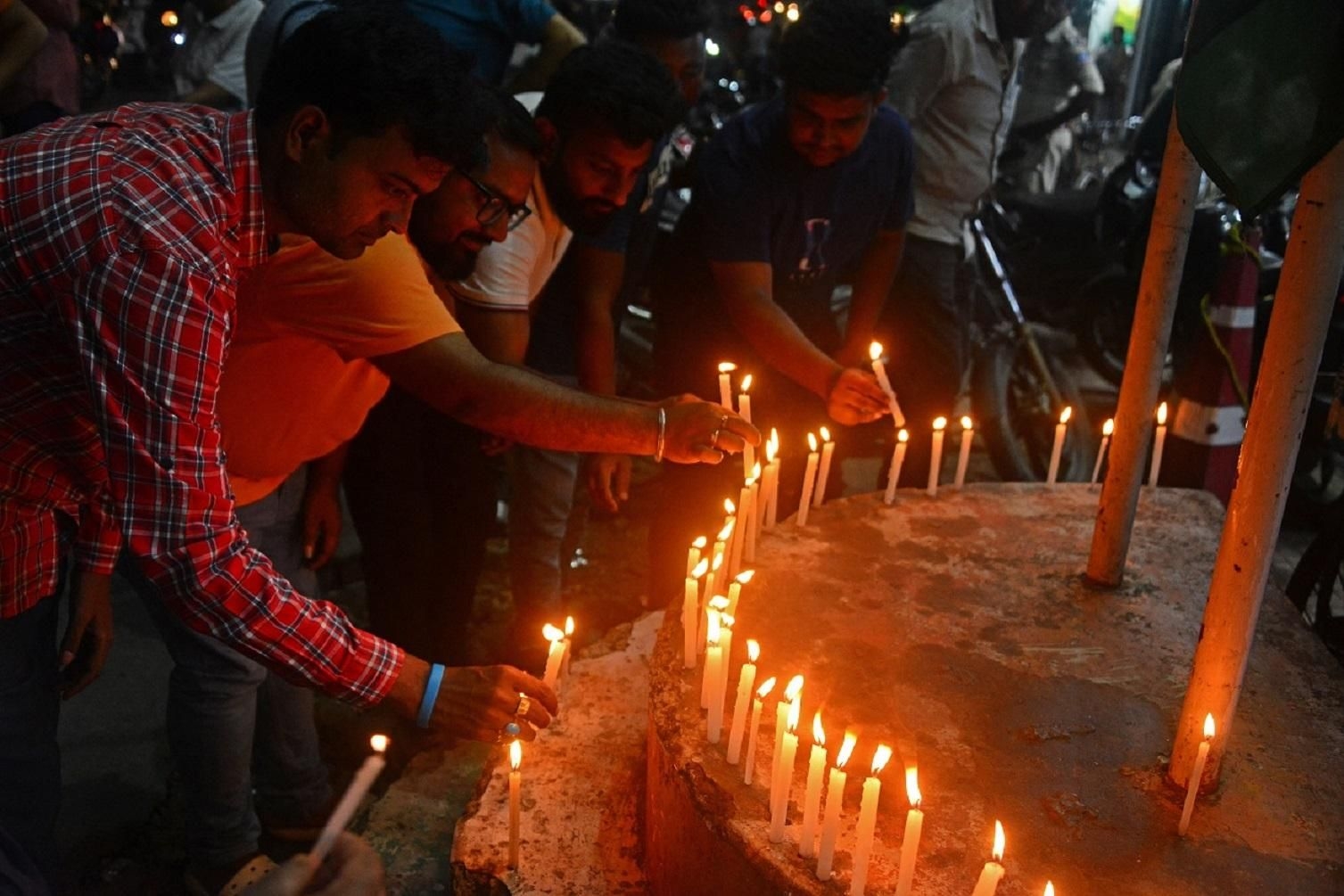 At least 265 dead in India plane crash, one passenger survives