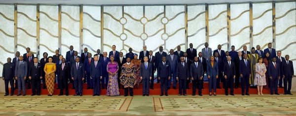 Chinese Foreign Minister meets African envoys in Beijing
