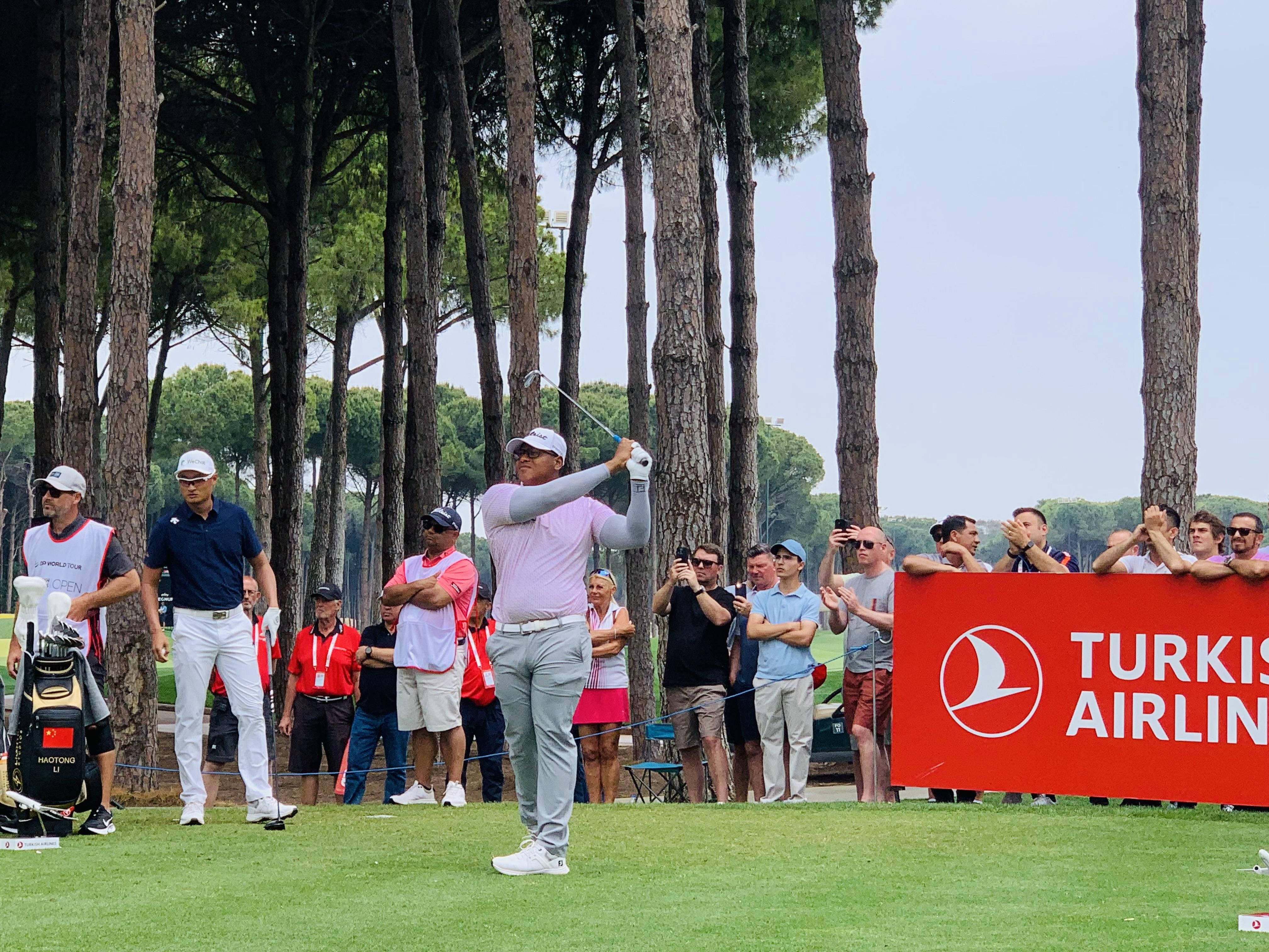 Robin Williams has Antalya in a frenzy after charging into second at Turkish Airlines Open