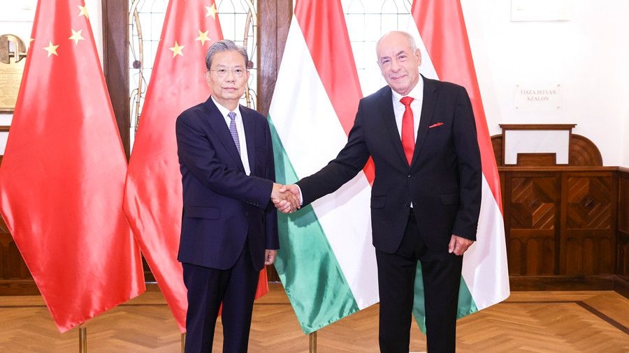 China's top legislator hails mutual trust, win-win cooperation with Hungary