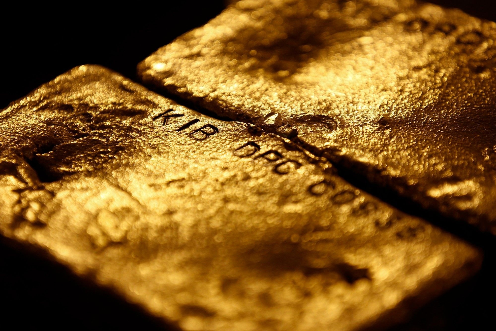 Gold dips despite escalating Israel-Iran conflict as volatility looms