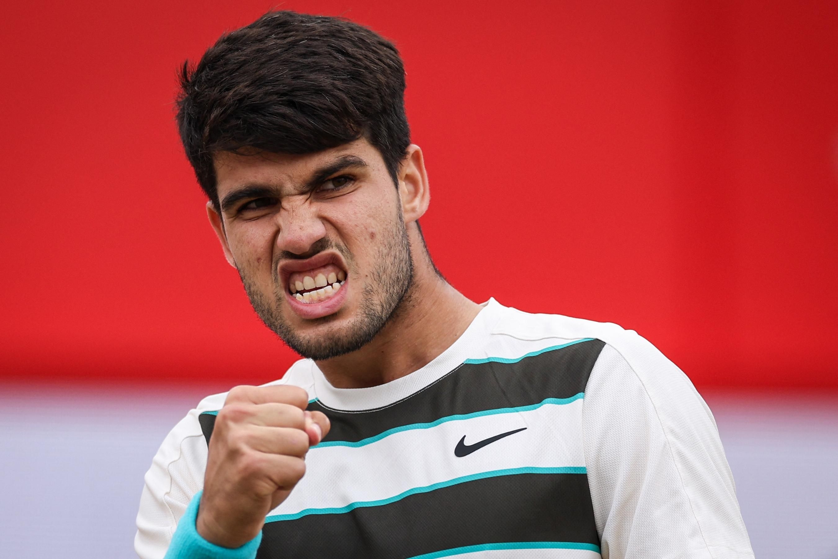 Carlos Alcaraz sounds ominous Wimbledon warning with Queens victory