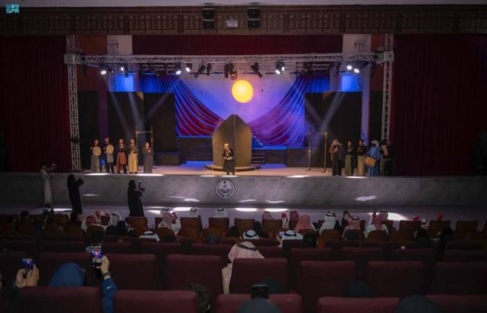 مسرحية بحر تجذب الجمهور في الباحة