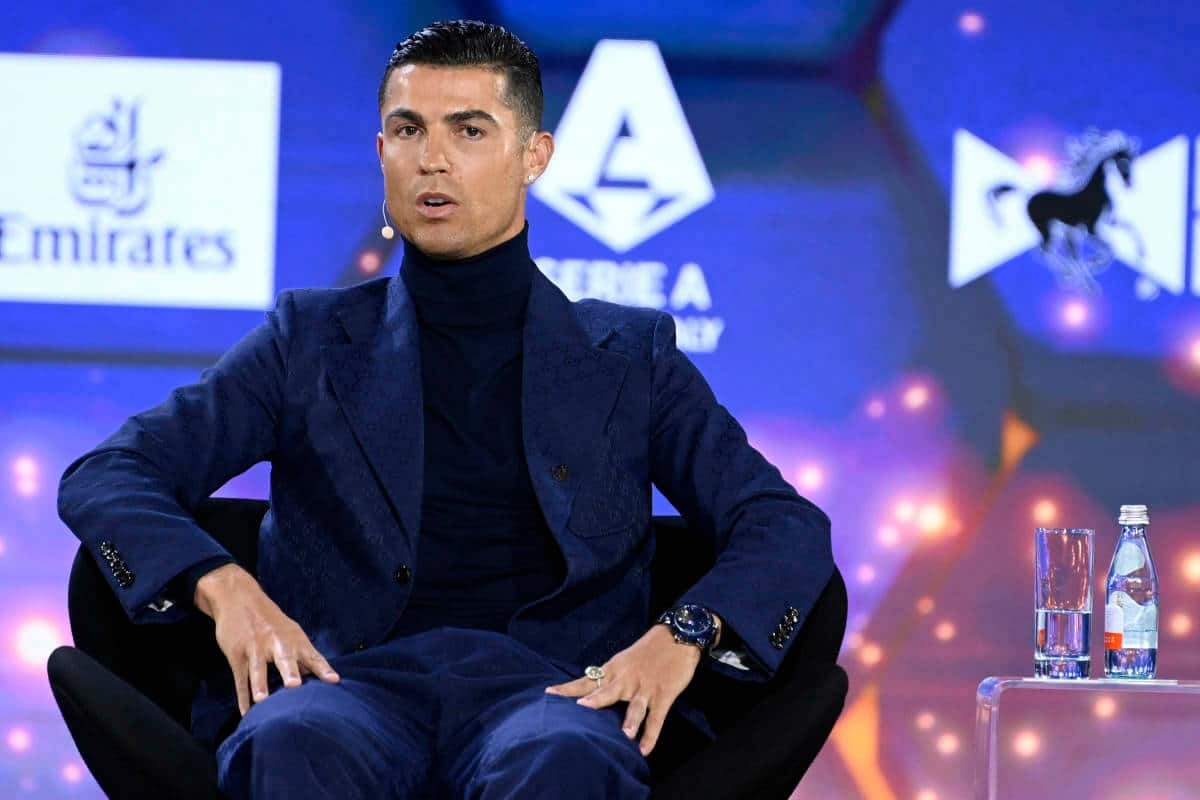 كريستيانو رونالدو يستعد لشراء ناد عريق بالدوري الإسباني