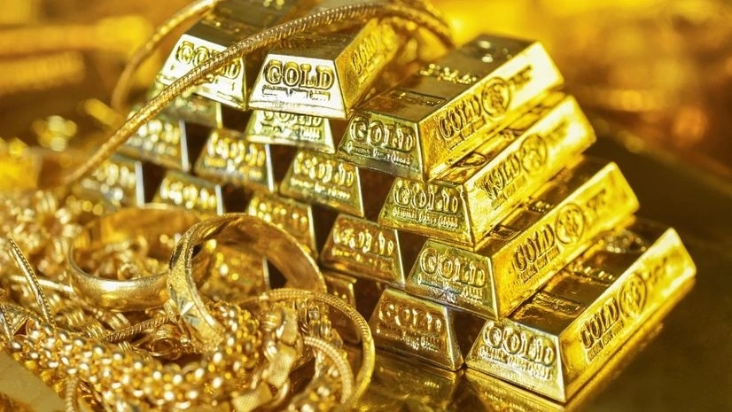 أسعار الذهب تصل لأعلى مستوى في أكثر من شهر مع تراجع الدولار وعوائد السندات