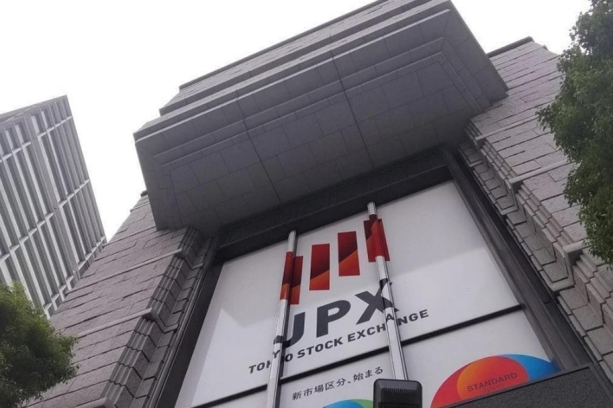 Nikkei Slips as Stronger Yen Weighs, Market Lacks Clear Direction