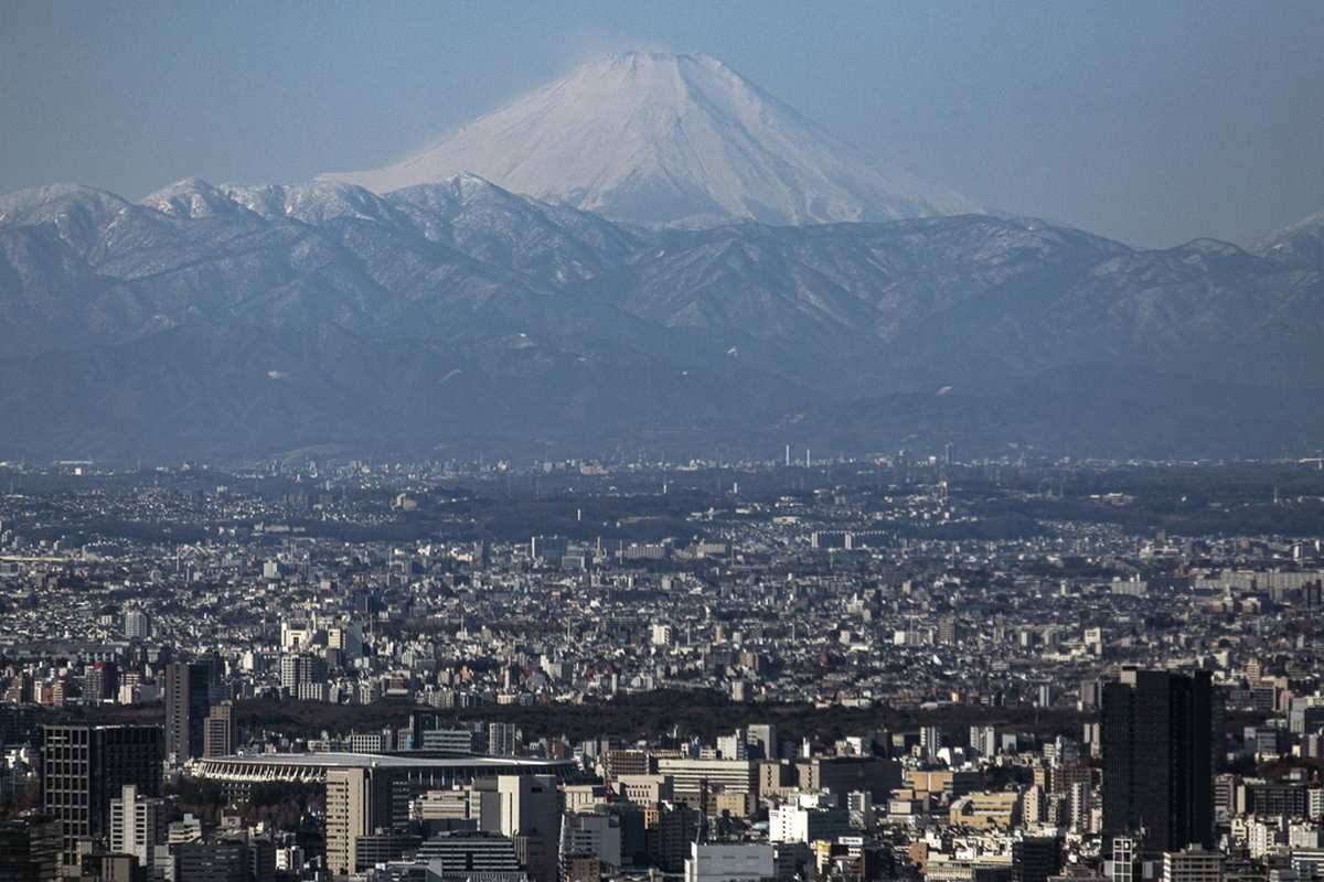 A Man Airlifted from Japan's Mount Fuji Returns to the Slope Days Later and Is Rescued Again