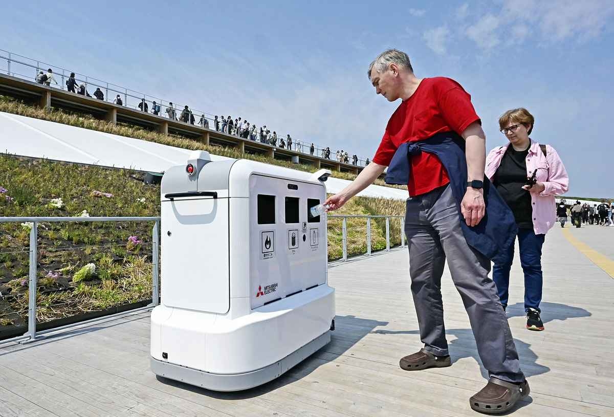 2025 Expo Osaka: Expo Utilizes Latest Technologies to Keep Venue Clean; Autonomous Trash Can Robots Tidy Up Site