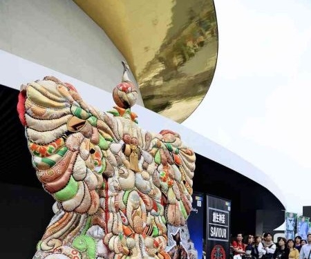 2025 Expo Osaka: Kimono Sashes Damaged in Noto Reborn as Art; Joint Project Depicts Phoenix, Dragon with Ishikawa Materials