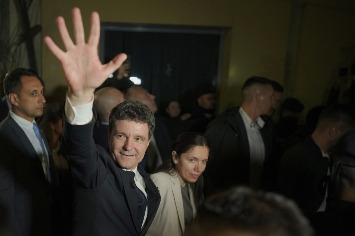 Pro-EU Centrist Wins Romania's Tense Presidential Race over Hard-Right Nationalist