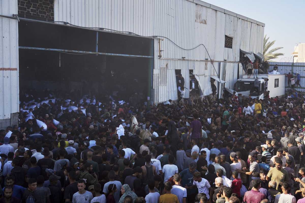 Four Palestinians Die in Storming of UN Food Warehouse a Day after Gunfire at New Gaza Aid Site