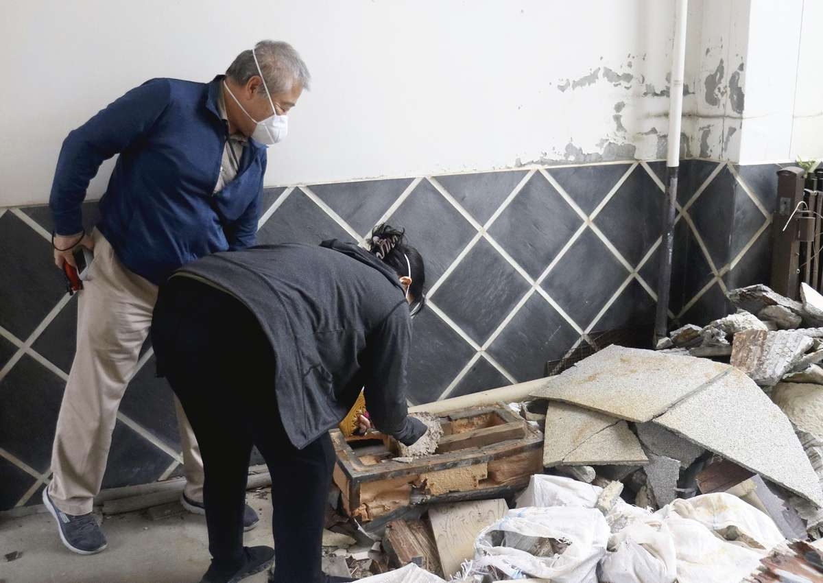 Asbestos in Noto's Damaged Buildings Causes Health Concerns; Volunteering Suspended, Other Measures Requested