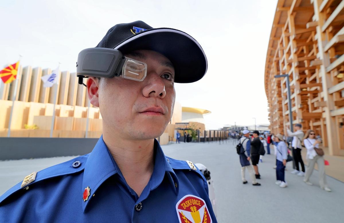2025 Expo Osaka: Japan Pavilion Security Guard Headset Goes Viral on Social Media; Fans Delight at Similarity to Dragon Ball 'Scouter'