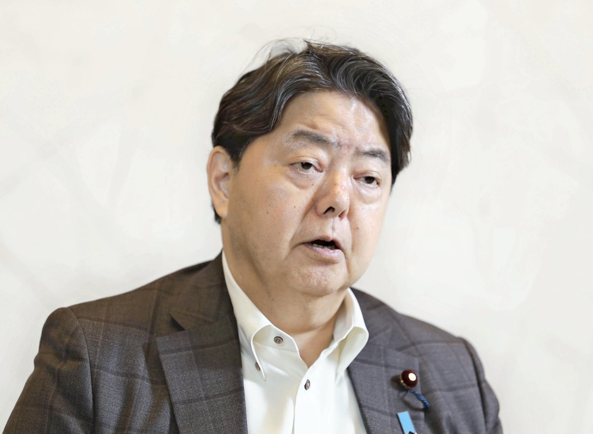 Chief Cabinet Secretary: Protect Japan's Interests While Striving for ‘Win-Win' Outcome