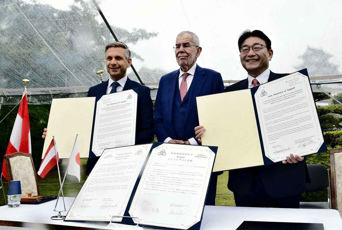 Himeji Castle Forms Sister Castle Partnership with Austria's Schoenbrunn Palace; Both UNESCO World Heritage Sites
