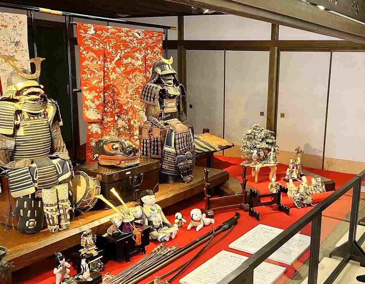 Collection of Wealthy Merchant Family Exhibited in Miyagi Town; Samurai Armor, Helmet, Doll Warriors on Display