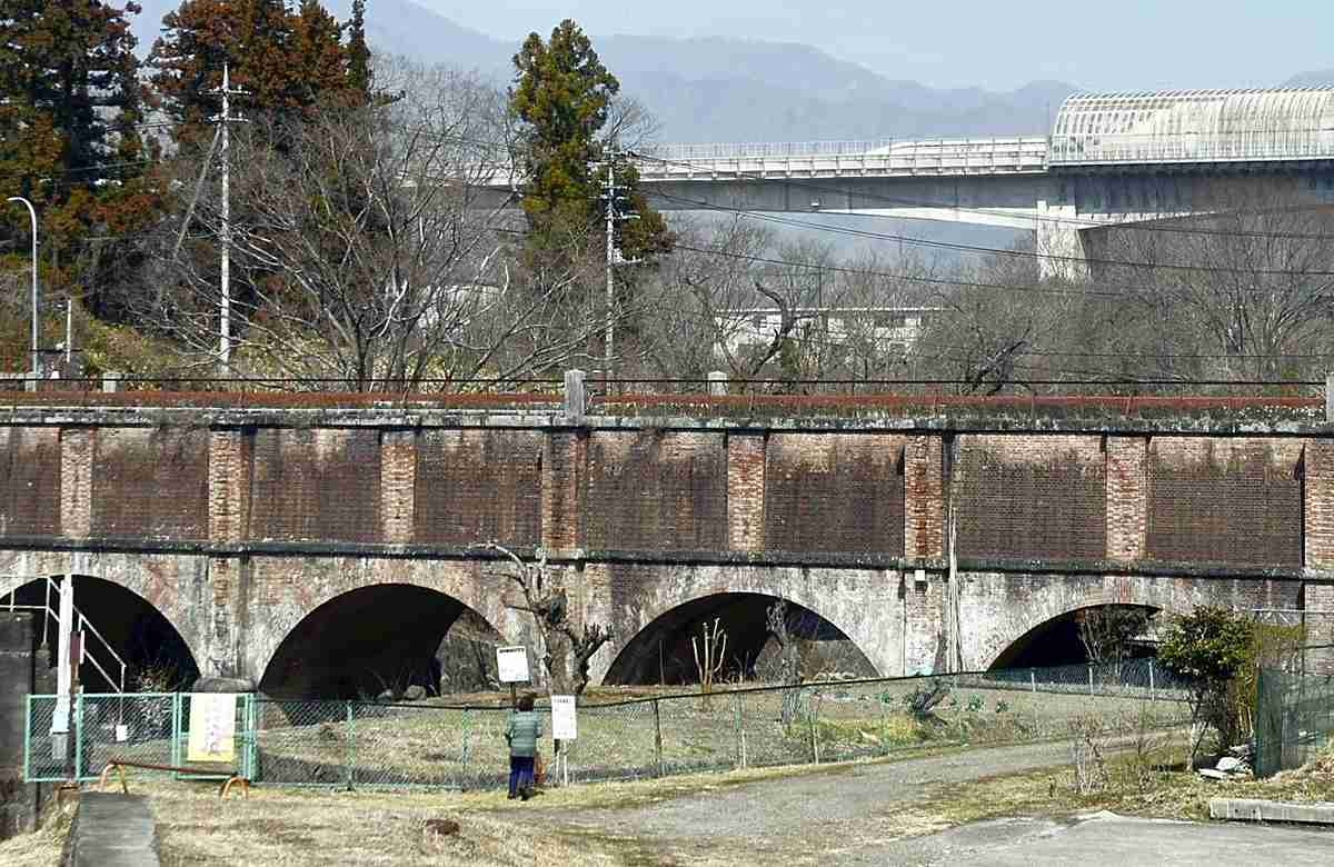 Aqueduct Helped Electrify Tokyo in Meiji Era; Historic Brick Structure Still Carries Water