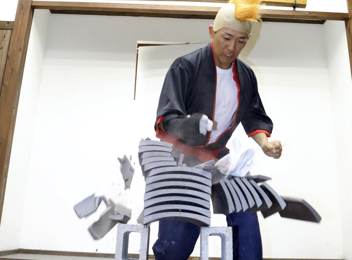 Hyogo: Roof Tile Smashing Gets Blood Pumping in Factory on Awaji Island; People Smash Their Way to Exhilarating Rush