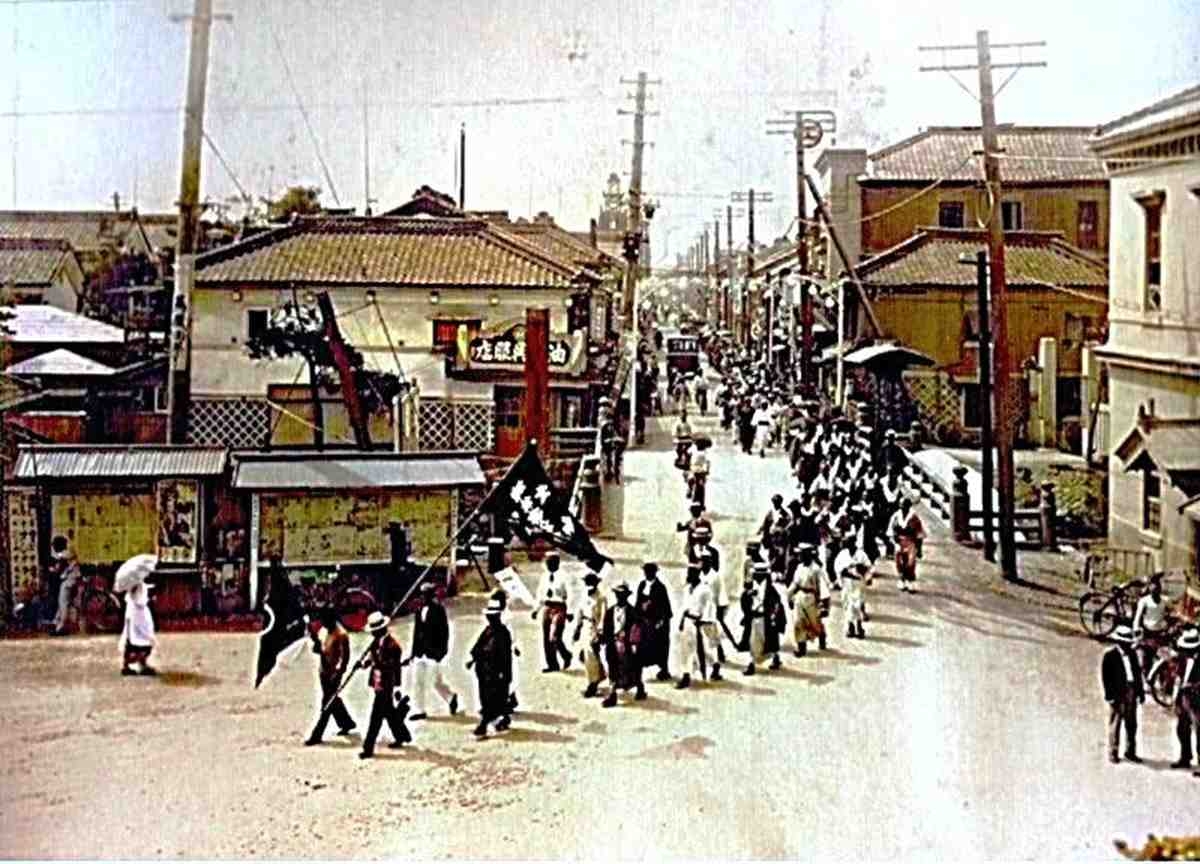 High School Student Colorizing Photos Taken During World War II; Colorized Photos Make People Seem Alive, Less Distant