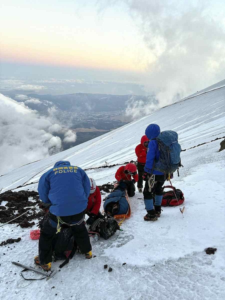 Mayor of Fujiyoshida, Yamanashi Pref., Wants to Charge for Rescue Operations on Mt. Fuji during Off-Season