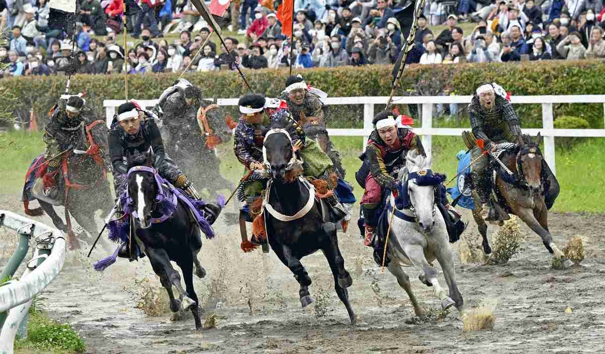 Hundreds of Samurai Riders Ride High Fukushima Pref. Festival; Soma Nomaoi Festival Attracts 35,000 Spectators on Sunday