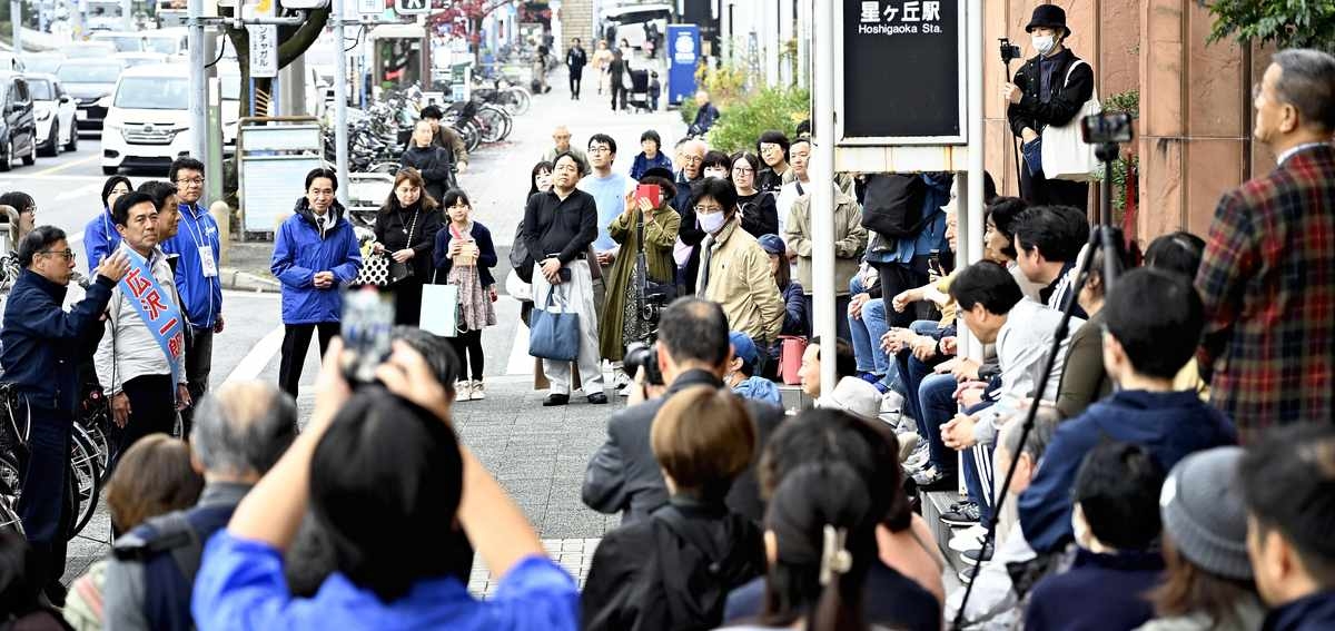 Social Media and Elections: Outdated System / Social Media's Decisive Role in Mayoral Race Sparks Debate on Use of Internet in Campaigns