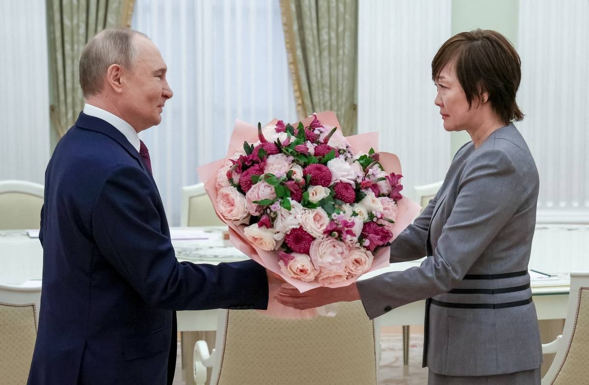 Russia's Putin Praises Abe, Says Late Japanese PM Wanted Peace Treaty