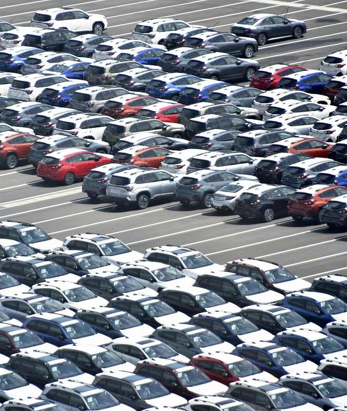 Concerns Raised Over Potential Concessions on Auto Safety Standards; Experts Point Out Danger of Increased Fatalities