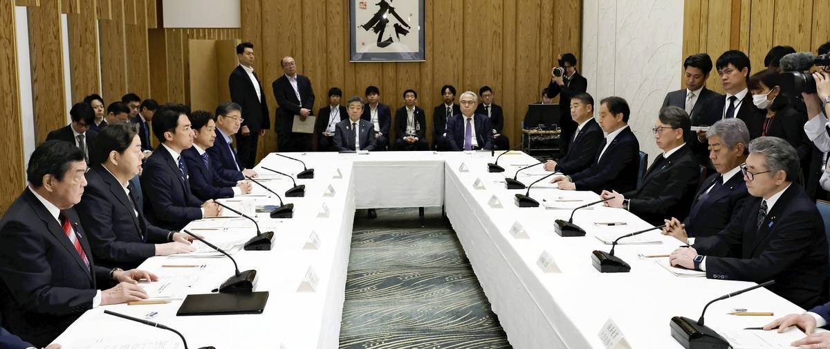 China Hopes to Improve Japan Ties Amid Conflict with U.S.; Resumption of Japanese Seafood Imports Seen as Attempt to Boost Ties with Neighbors