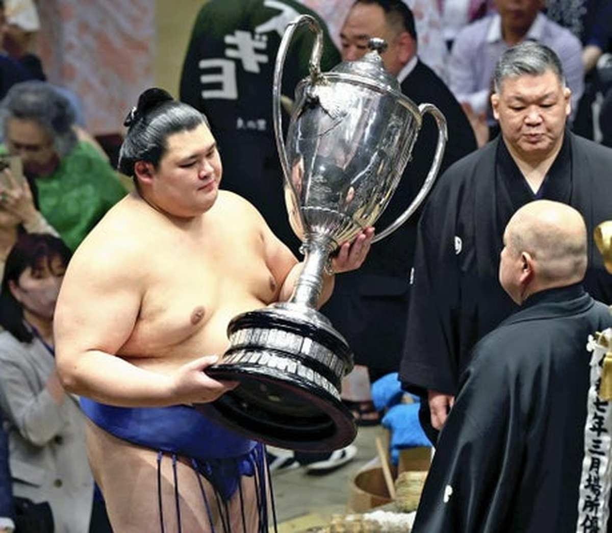 Hoshoryu Denies Yokozuna-bound Onosato in Summer Finale