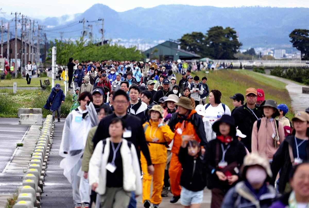 Over 500 People Join Michinoku Coastal Walk Event in Natori, Miyagi Pref.; Tracing Memories of 2011 Earthquake, Tsunami