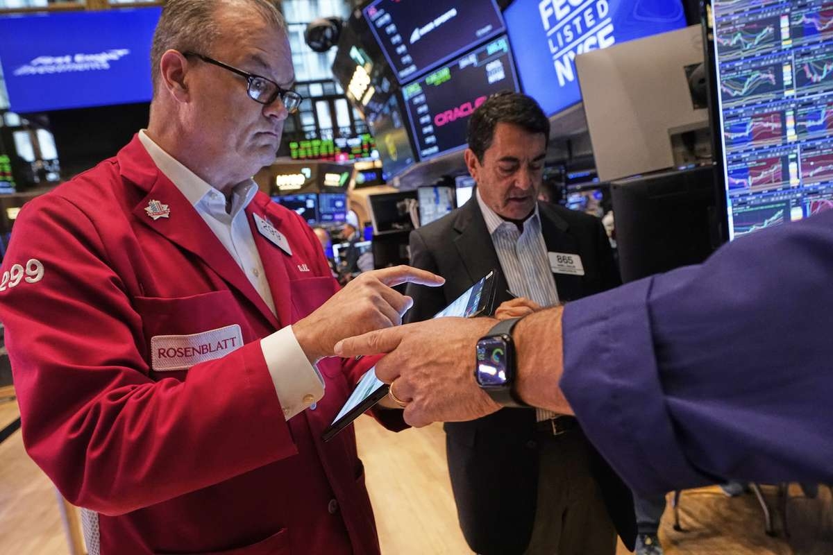 Wall Street Drifts Higher as Oil Prices Jump and US Manufacturing Slumps