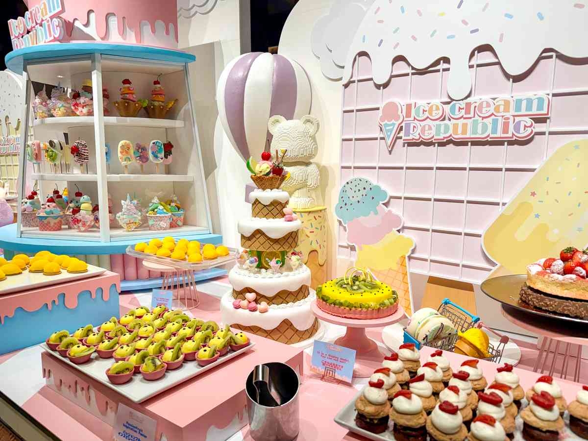 Tokyo Hotel Begins Sweets Buffet Featuring New Ice Cream Inspired Cakes; Guests Can Make Own Original Ice Cream with Favorite Toppings