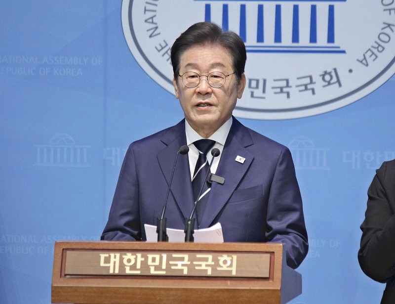 Japan Prime Minister Speaks With New South Korean Leader; Phone Call Represents First Talks Since Lee's Election