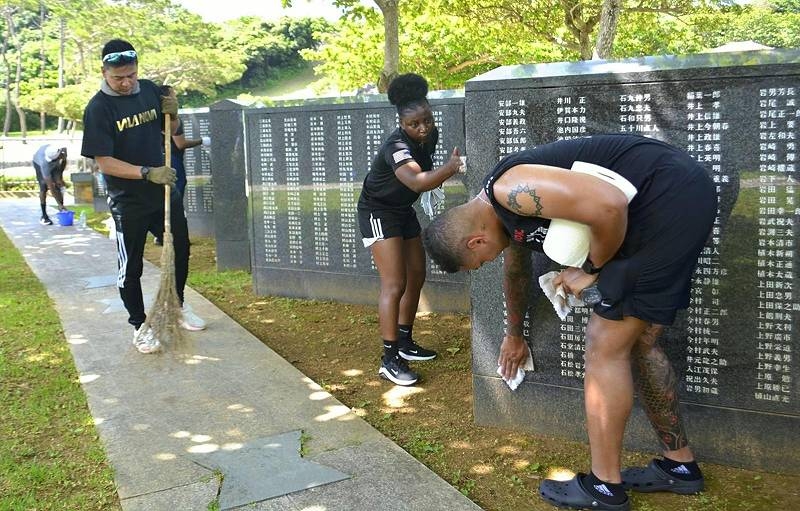 Foreigners Prominent in Memorial Activities for Battle of Okinawa Victims; Event Reading Names of Victims to Continue Through Monday