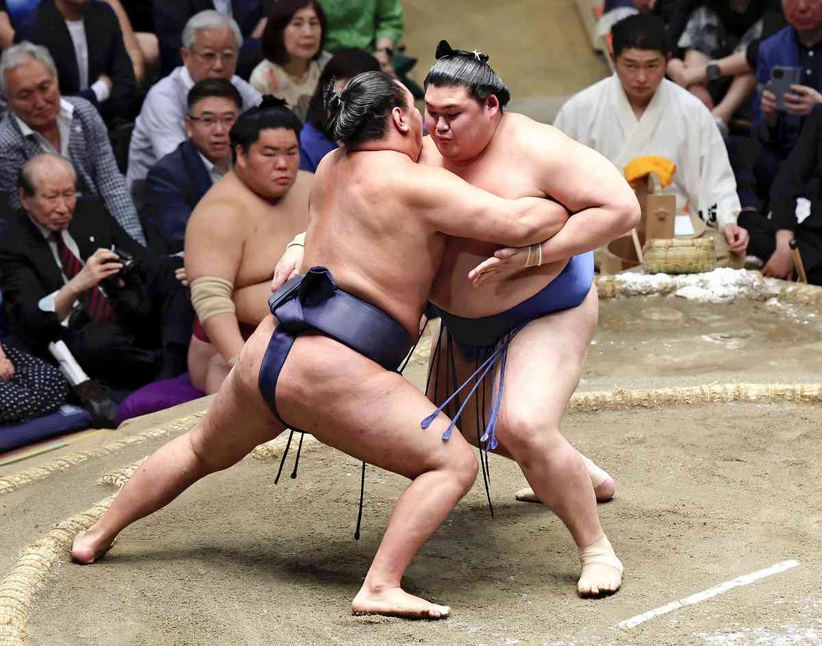 Sumo Scene / Hopes High for Start of New Era-Defining Rivalry; 2 Yokozuna Atop Both Sides of Ranking for Grand Sumo Tournament