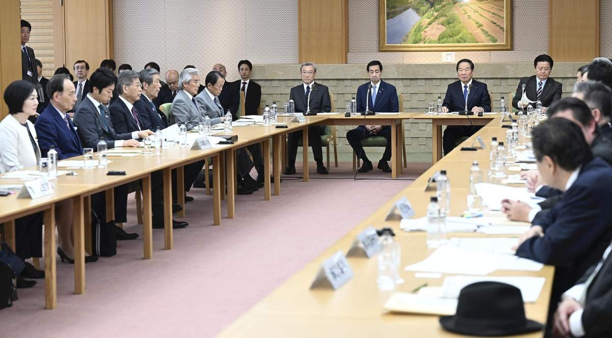 Japan's Ruling, Opposition Parties to Delay Compiling Plan on Imperial Succession; General Agreement on Female Imperial Family Members Keeping Status