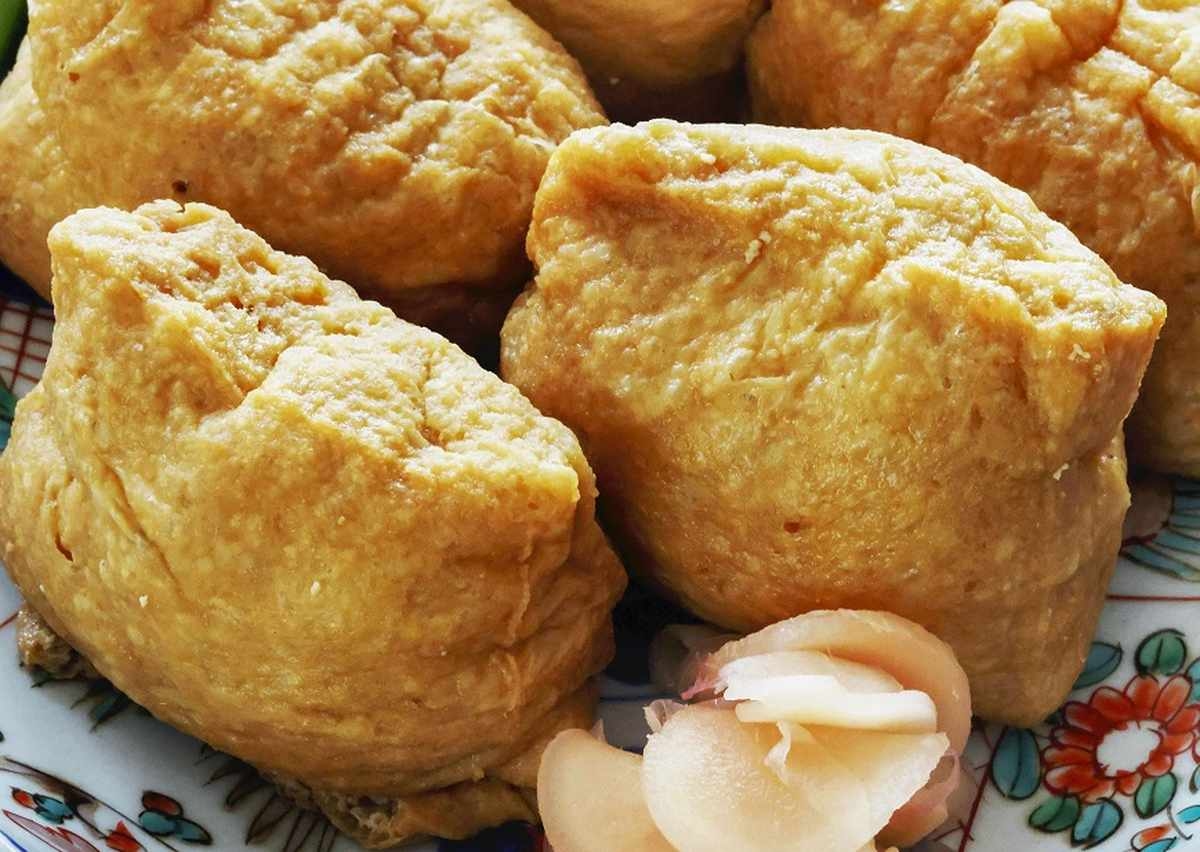 Inarizushi Rice-Stuffed Fried Tofu Sushi Ideal to Bring Along on Summer Picnics