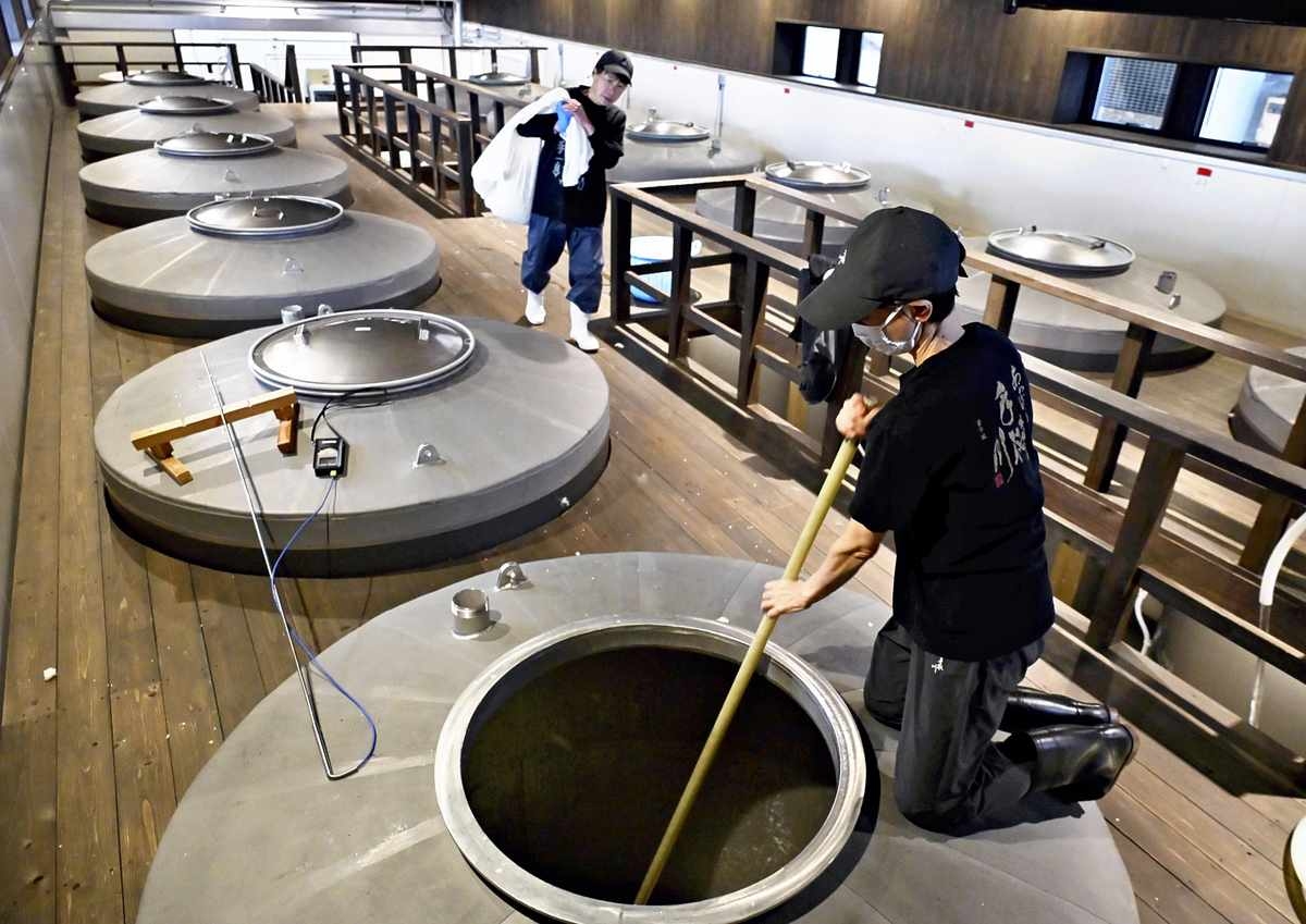Govt Mulls Relaxing Regulation on New Issuance of Sake Brewery Licenses; Aims to Capitalize on Rising Popularity Overseas