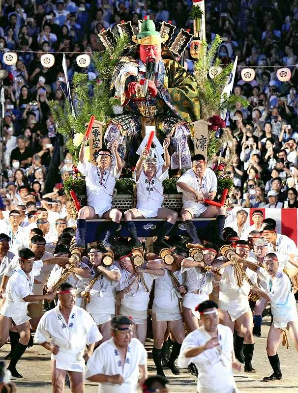 Hakata Gion Yamakasa Festival Comes to a Close; Tall Floats Parade Through Fukuoka to Beat of Thundering Drums